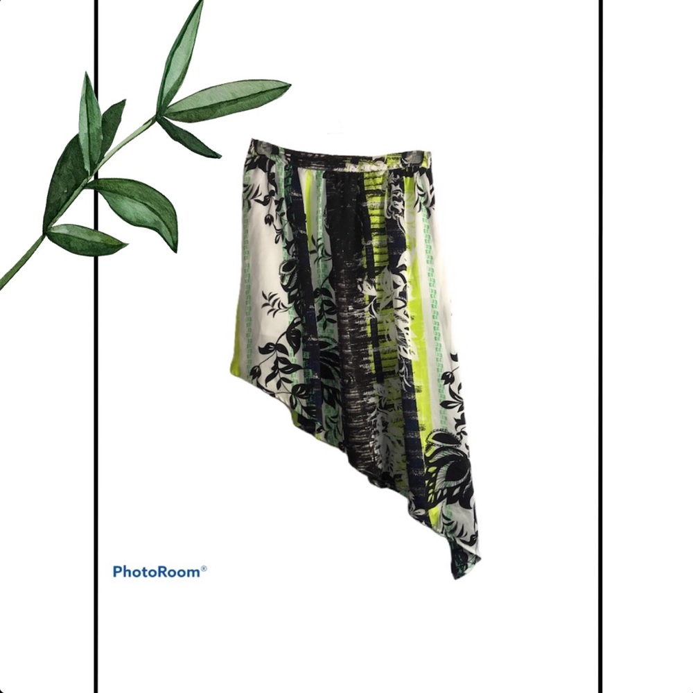 2b Bebe Flowy Asymmetrical Leaf Pattern Skirt - image 1
